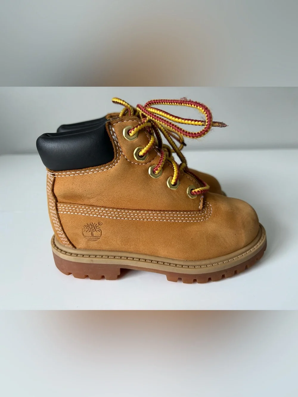 Timberland Classic 6-Inch Premium Wheat Boots Kids Size 8 Preowned